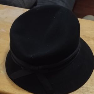 Who is Claiborne wool hat